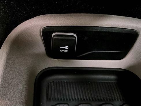 Used 2024 Chrysler Pacifica Touring-L image 15