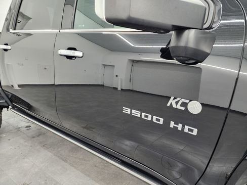 Used 2022 Chevrolet Silverado 3500 High Country image 29