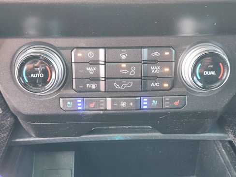 Used 2019 Ford F150 Lariat w/ Equipment Group 502A Luxury AWD/4WD image 19