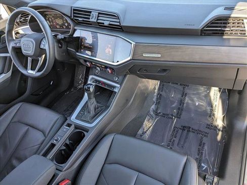 Certified 2025 Audi Q3 2.0T Premium Plus w/ Premium Plus Package image 19