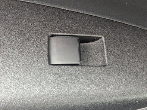 Used 2025 Toyota Corolla LE image 30