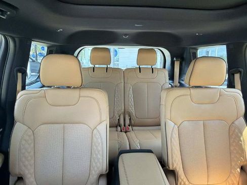 Used 2025 Jeep Grand Cherokee L Summit AWD/4WD image 12