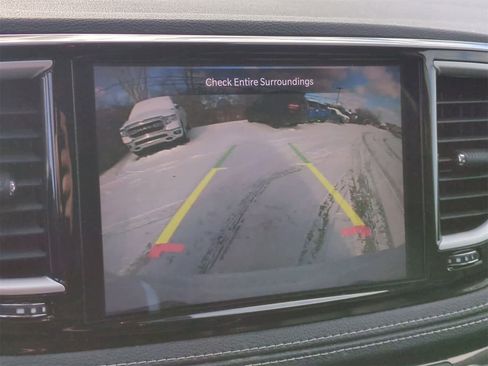 Used 2023 Chrysler Pacifica Touring-L image 29