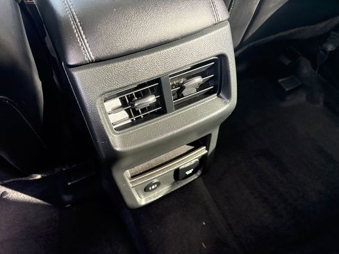 Used 2024 Ford Edge SEL w/ Convenience Package image 17