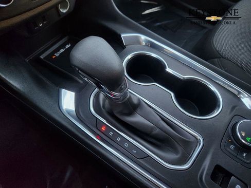 Used 2023 Chevrolet Traverse LT image 21