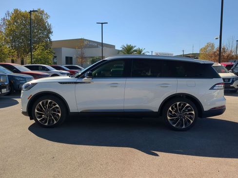 New 2026 Lincoln Aviator Reserve w/ Illumination Package RWD image 6