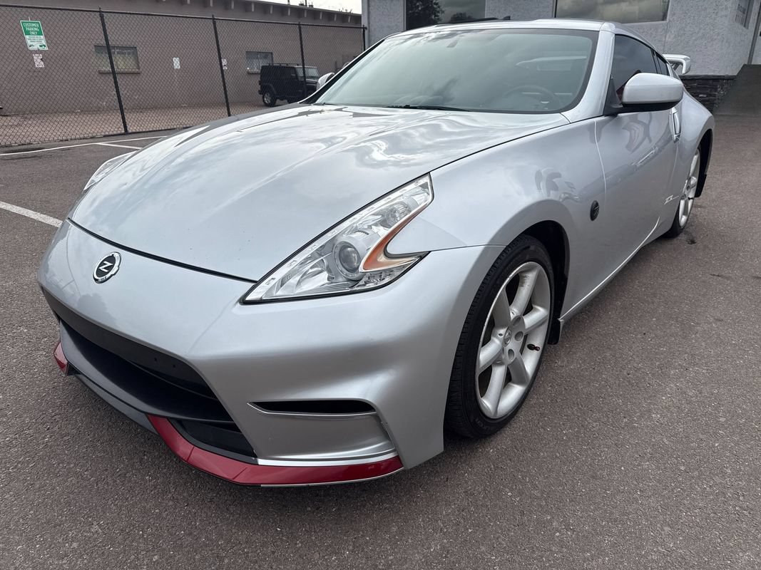 Used 2011 Nissan 370Z Coupe RWD image 3