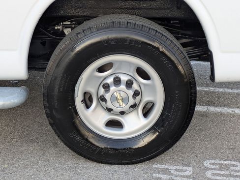 Used 2024 Chevrolet Express 2500 w/ Driver Convenience Package image 9