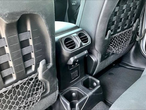 Used 2020 Jeep Gladiator Rubicon AWD/4WD image 12
