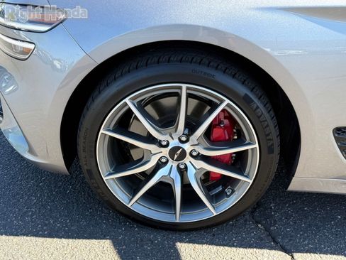 Used 2025 Genesis G70 2.5T image 11