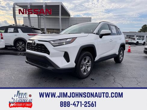 Used 2025 Toyota RAV4 XLE AWD/4WD image 1