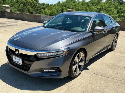 Used 2018 Honda Accord Touring image 10