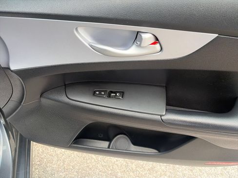 Used 2024 Kia Forte LXS FWD image 41