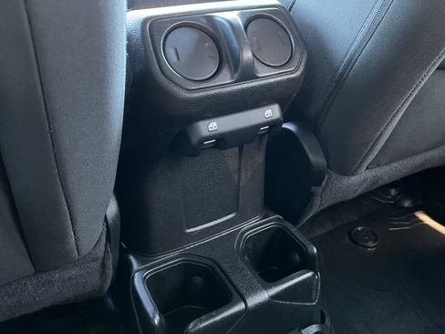 Used 2022 Jeep Wrangler Unlimited Sport S image 34