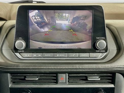 Used 2023 Nissan Rogue SV FWD image 15