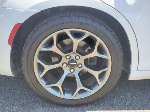 Used 2018 Chrysler 300 S RWD image 6