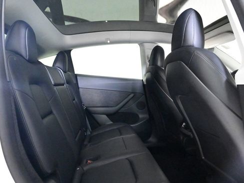 Used 2022 Tesla Model Y Performance image 16