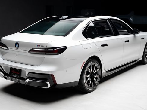 Used 2024 BMW i7 M70 AWD/4WD image 34