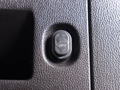 Used 2016 Cadillac Escalade ESV Platinum AWD/4WD image 39