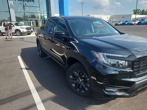 Used 2023 Honda Ridgeline Sport image 2