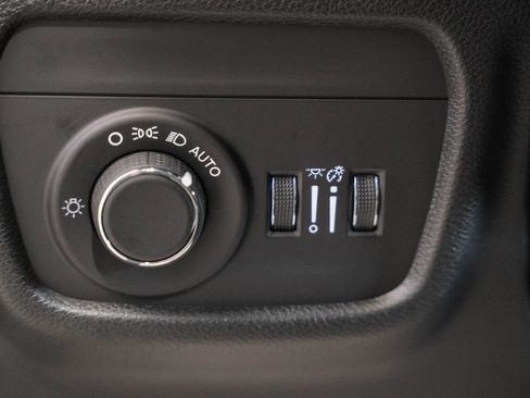 New 2025 Jeep Grand Cherokee Altitude image 38