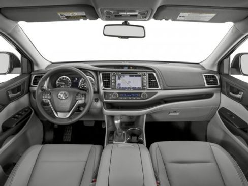 Used 2016 Toyota Highlander XLE FWD image 8