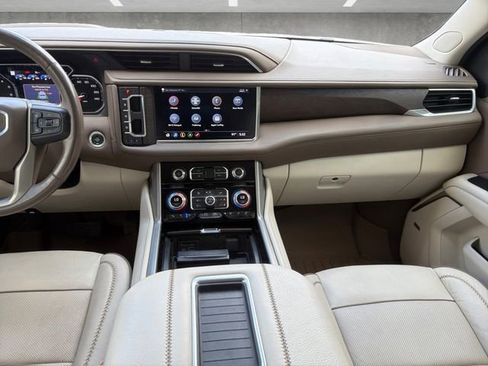 Used 2021 GMC Yukon XL Denali w/ Denali Ultimate Package AWD/4WD image 3