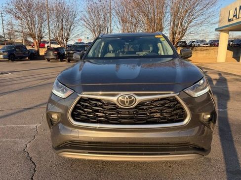 Used 2024 Toyota Highlander Platinum image 9