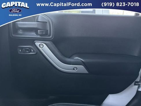 Used 2018 Jeep Wrangler Rubicon w/ Power Convenience Group image 26