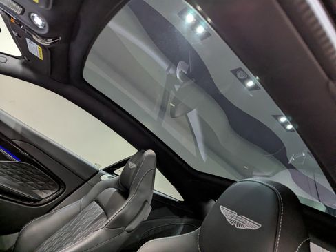 Used 2025 Aston Martin DB12 Coupe image 18