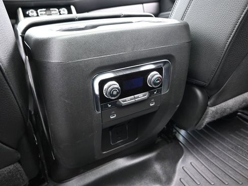 Used 2022 GMC Yukon Denali w/ Denali Premium Package image 29