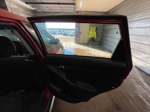 Used 2009 Pontiac Vibe w/ Preferred Package image 28