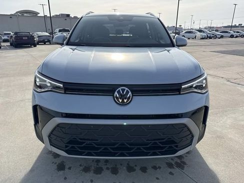 New 2026 Volkswagen Taos SE image 9