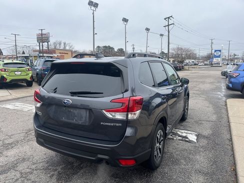 Used 2024 Subaru Forester Premium image 4