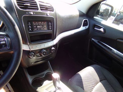 Used 2017 Dodge Journey SE w/ Flexible Seating Group image 56