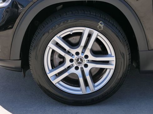 Used 2023 Mercedes-Benz GLB 250 4MATIC image 9