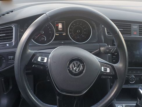 Used 2019 Volkswagen e-Golf SE w/ Driver Assistance Package image 9