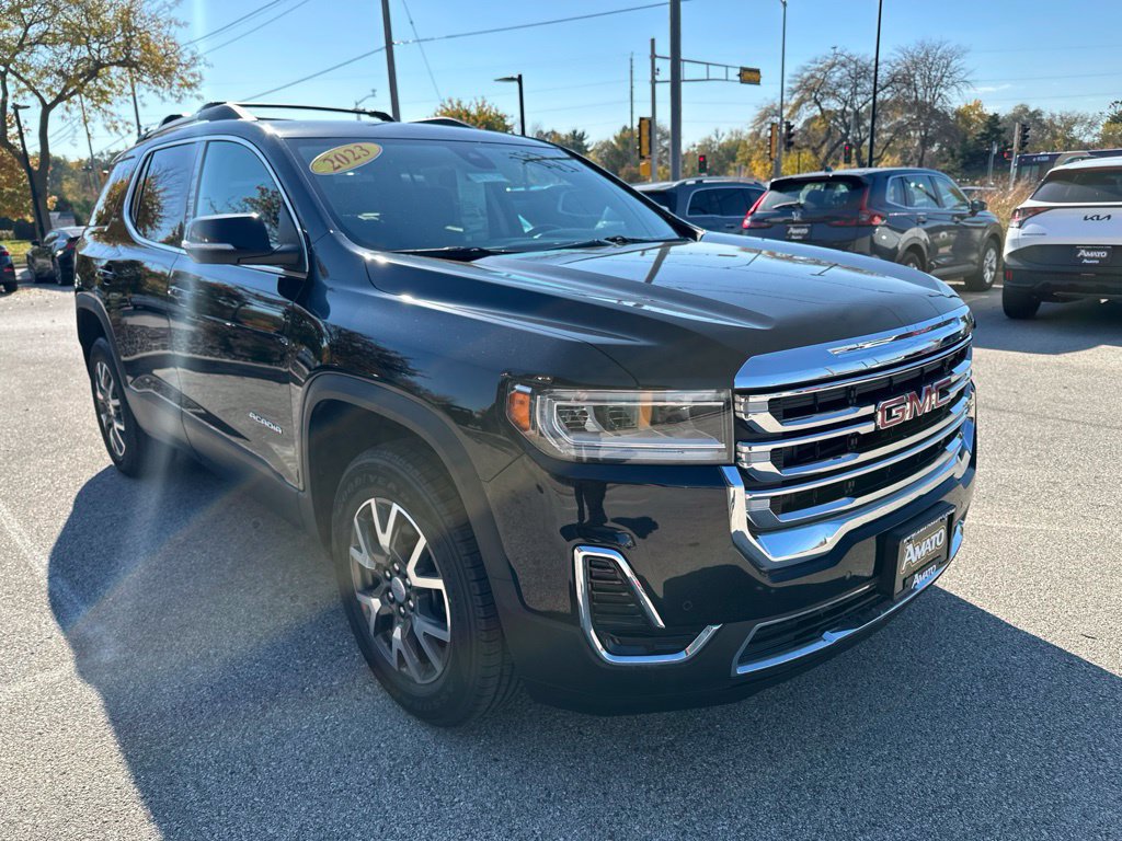 Used 2023 GMC Acadia SLE w/ Driver Convenience Package FWD image 4