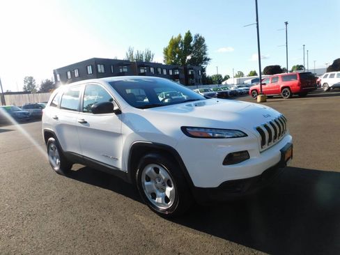 Used 2017 Jeep Cherokee Sport FWD image 1