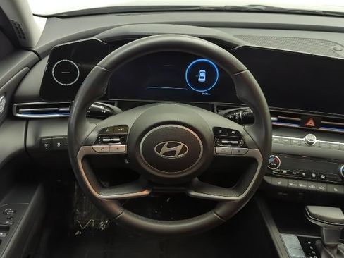 Used 2025 Hyundai Elantra SEL FWD image 22