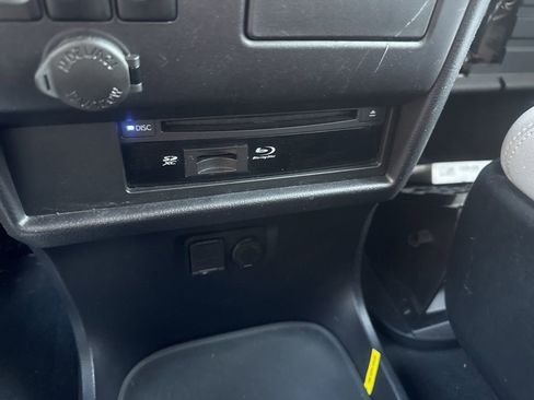 Used 2017 Toyota Sienna Limited Premium image 7