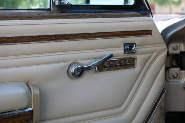 Used 1990 Jeep Grand Wagoneer AWD/4WD image 52