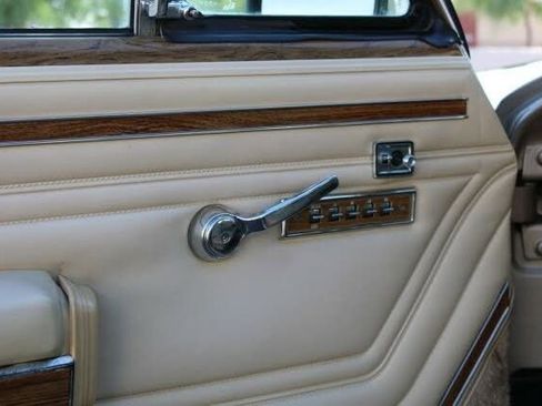 Used 1990 Jeep Grand Wagoneer image 52