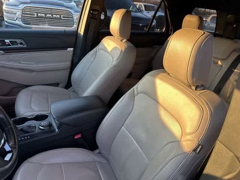 Used 2018 Ford Explorer Limited image 3