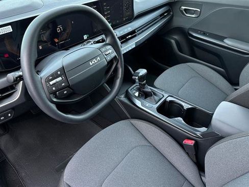 New 2025 Kia K4 LXS image 10