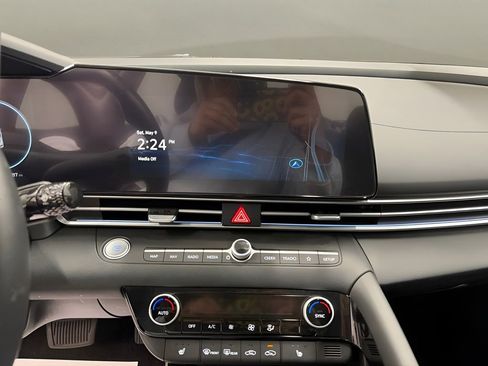 Used 2025 Hyundai Elantra SEL FWD image 11