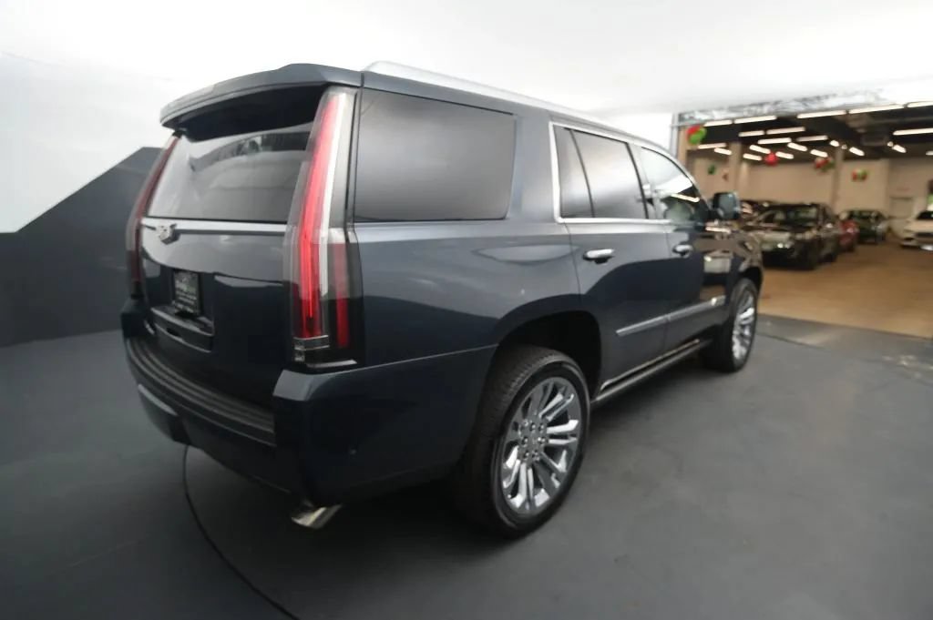 Used 2019 Cadillac Escalade Premium Luxury w/ LPO, Radiant Package AWD/4WD image 5