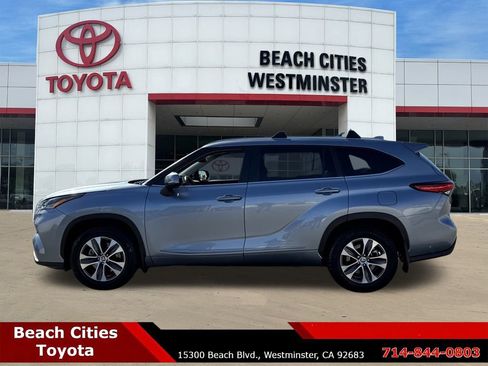 Certified 2023 Toyota Highlander XLE image 7