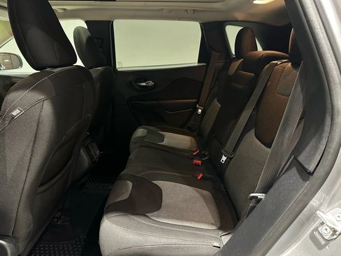 Used 2014 Jeep Cherokee Latitude w/ Comfort/Convenience Group image 23