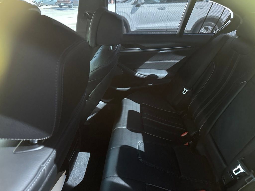 Used 2023 BMW M550i xDrive w/ Executive Package AWD/4WD image 25